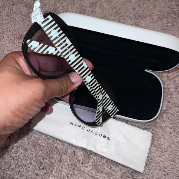Marc Jacobs Sunglasses - Picture 2 of 4
